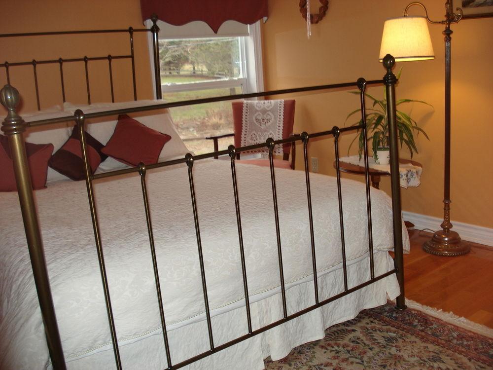 Tulips And Thistle B&B Труро Екстериор снимка